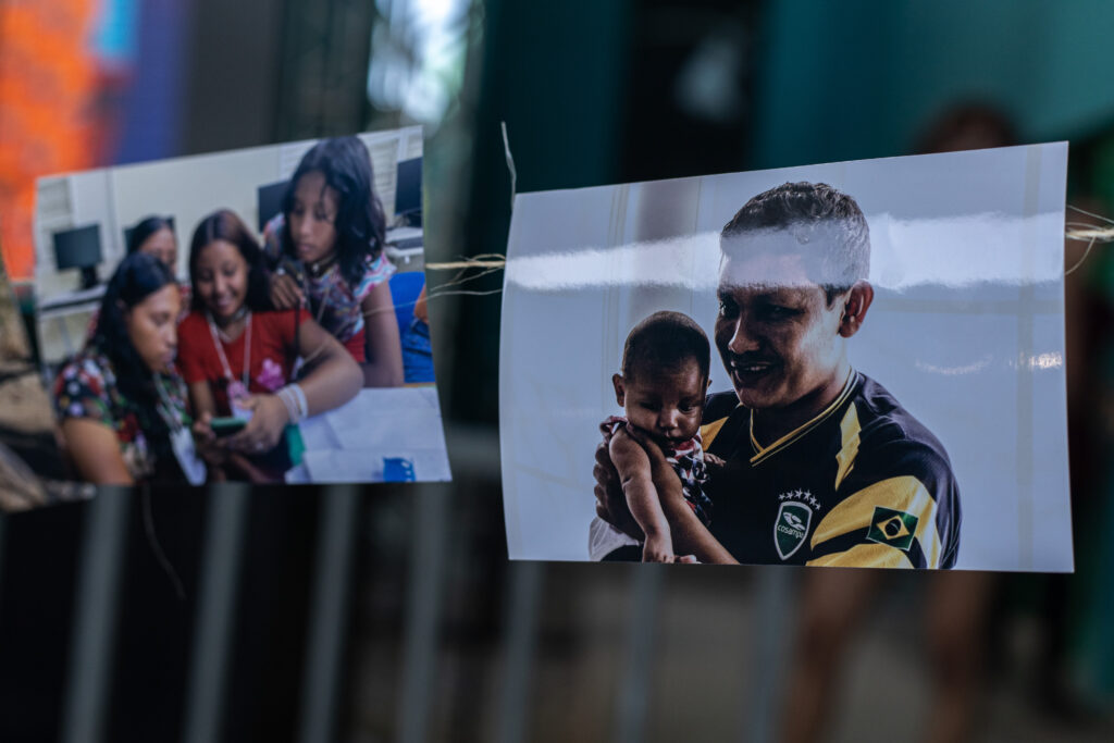 Projeto Vem Pro Baile - Dança, agita, com as mãos para o ar