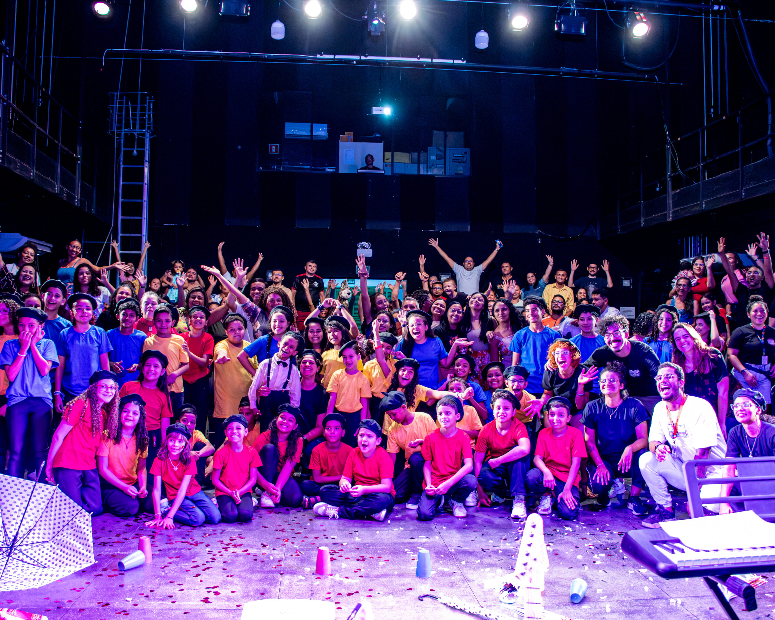 Programação contou com as apresentações de turmas, coletivos e convidados especiais 