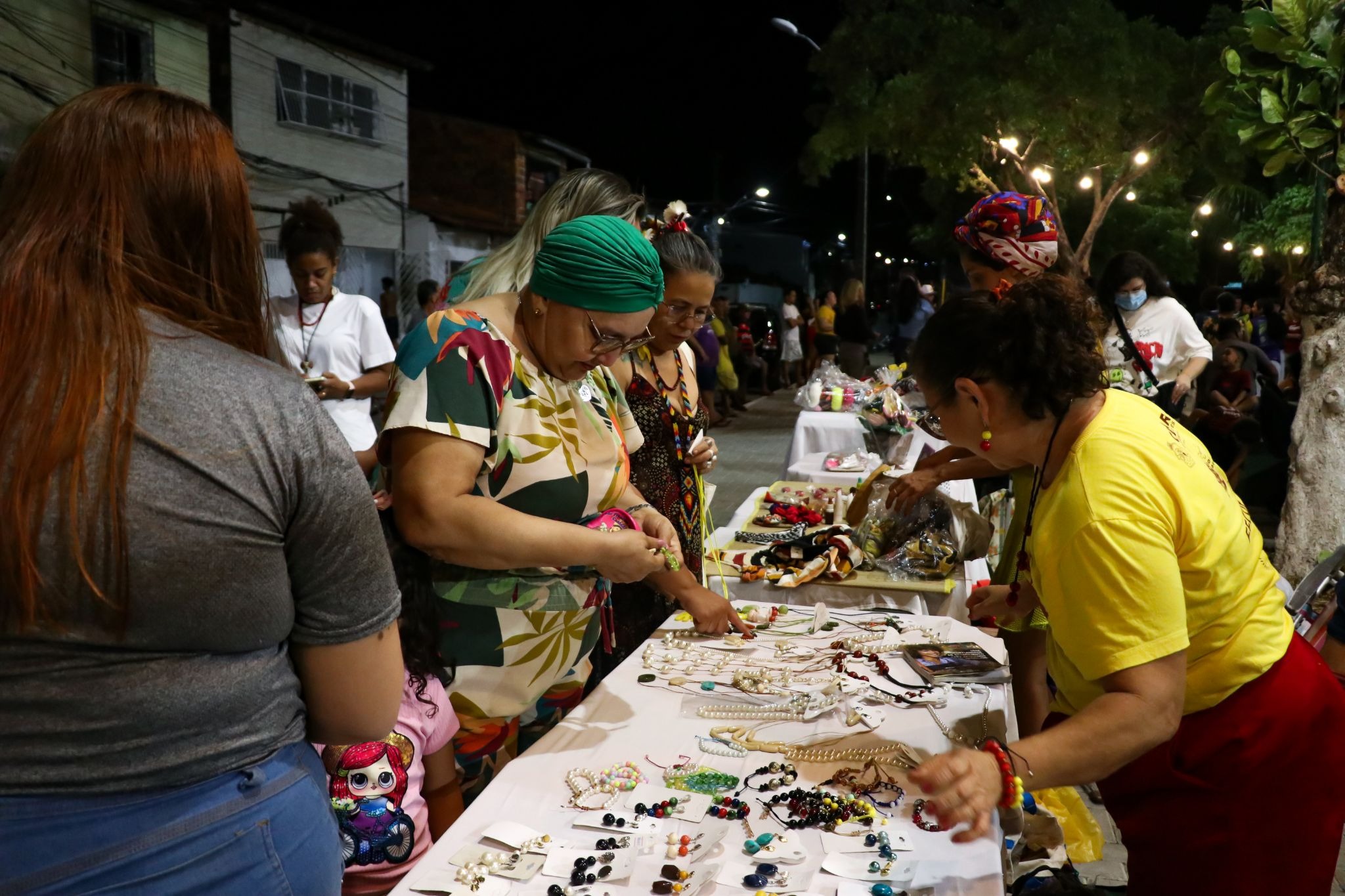 A feira acontece no dia 05 de dezembro na Praça da Juventude, realizada pelo projeto Café Com As Artesãs 