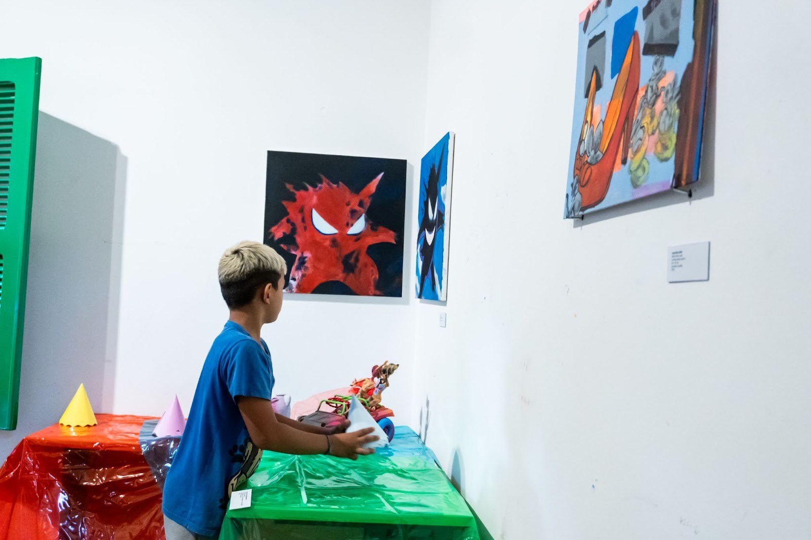 A exposição fabula sobre infâncias trans e está aberta a visitação até 28 de fevereiro