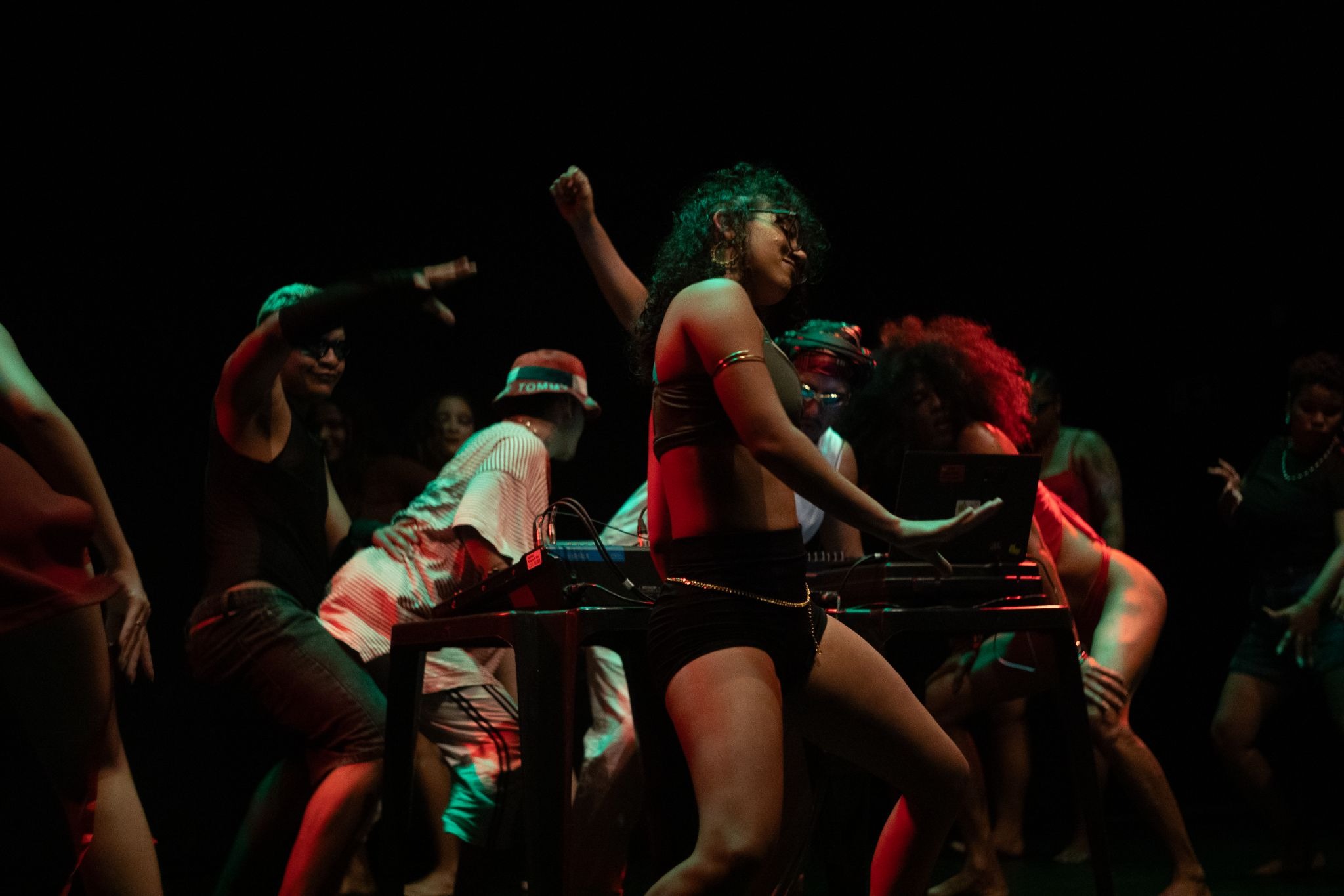 Kew Ajani e Da Silva, egressos do Curso Técnico em Dança, compartilham suas trajetórias e a força da formação em dança no equipamento  Reprodução: Edvania Ayres/Centro Cultural Bom Jardim