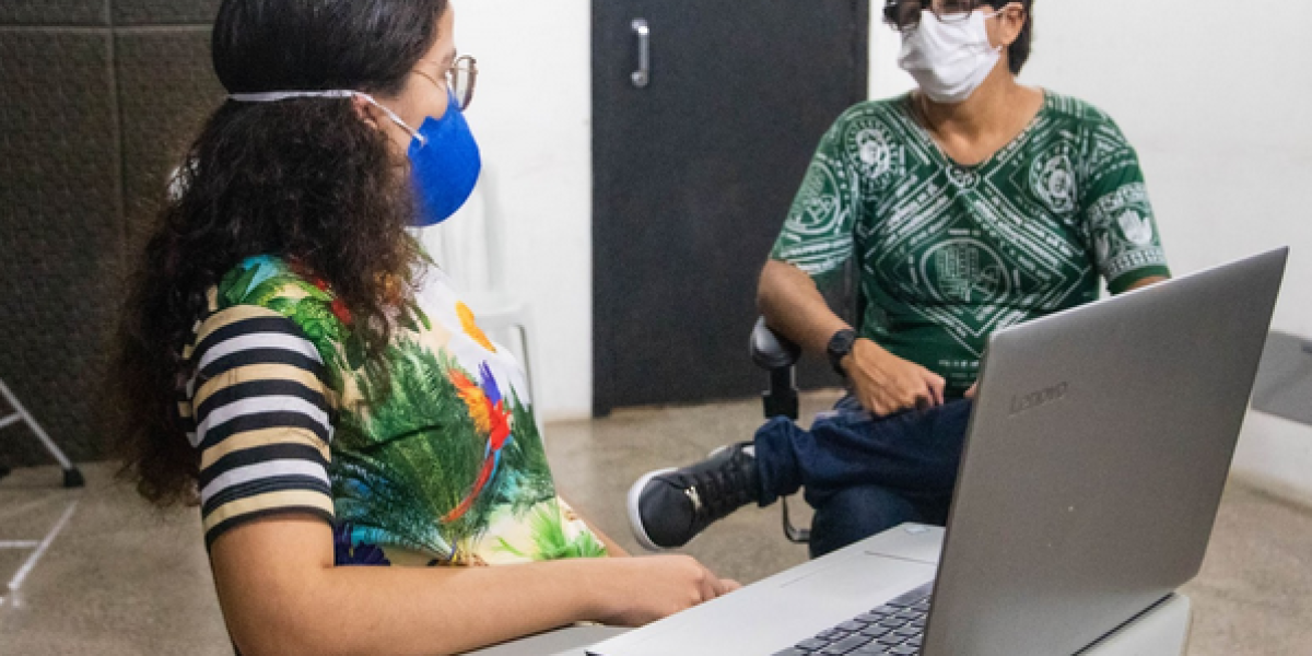 O atendimento presencial Bússola Cultural é realizado de forma virtual e presencial no CCBJ e agora a novidade, que ele passa a ser oferecido em outros espaços culturais com o “Momento Bússola”, visando uma proximidade maior com os artistas e grupos e a ampliação do atendimento. O atendimento busca dar suporte aos artistas, com orientação, esclarecendo dúvidas nos processos de participação de editais, preparação de material, prestação de contas e inscrições. (arquivo CCBJ - foto: Flávia Almeida).